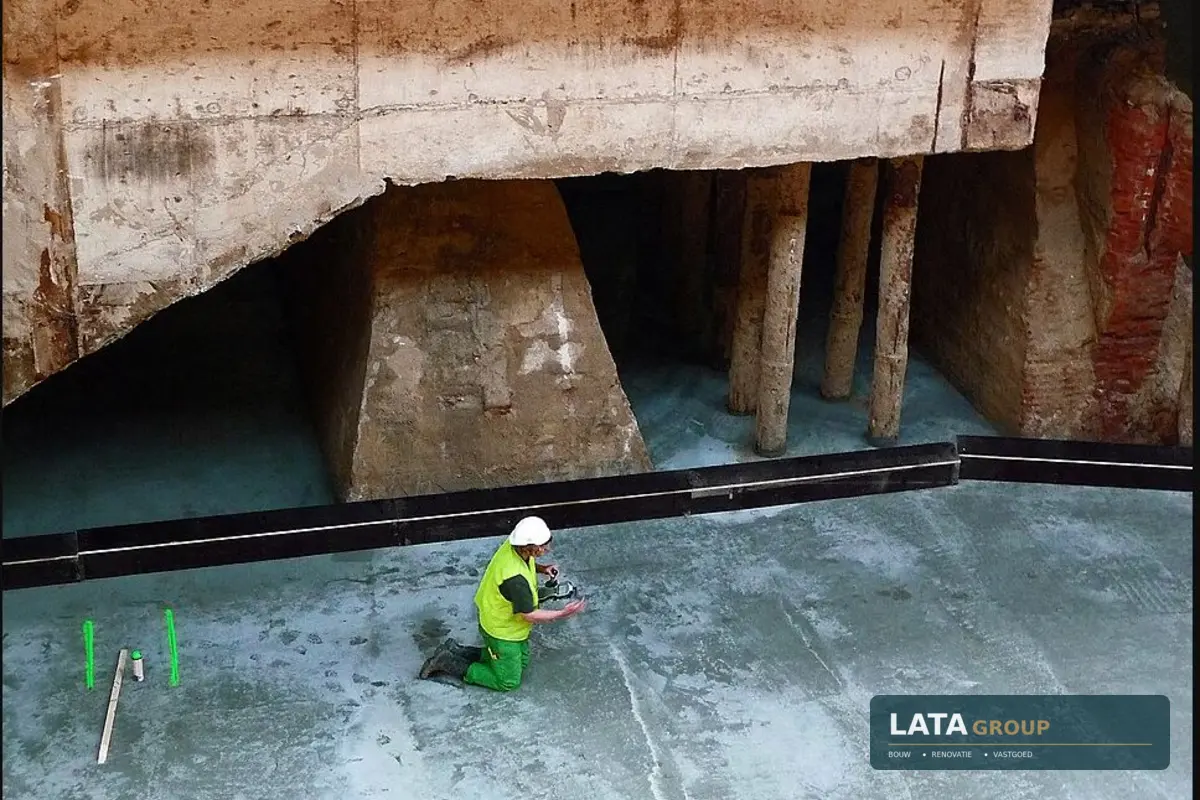 Renovatiewerk aan de fundering van Amsterdam Centraal
